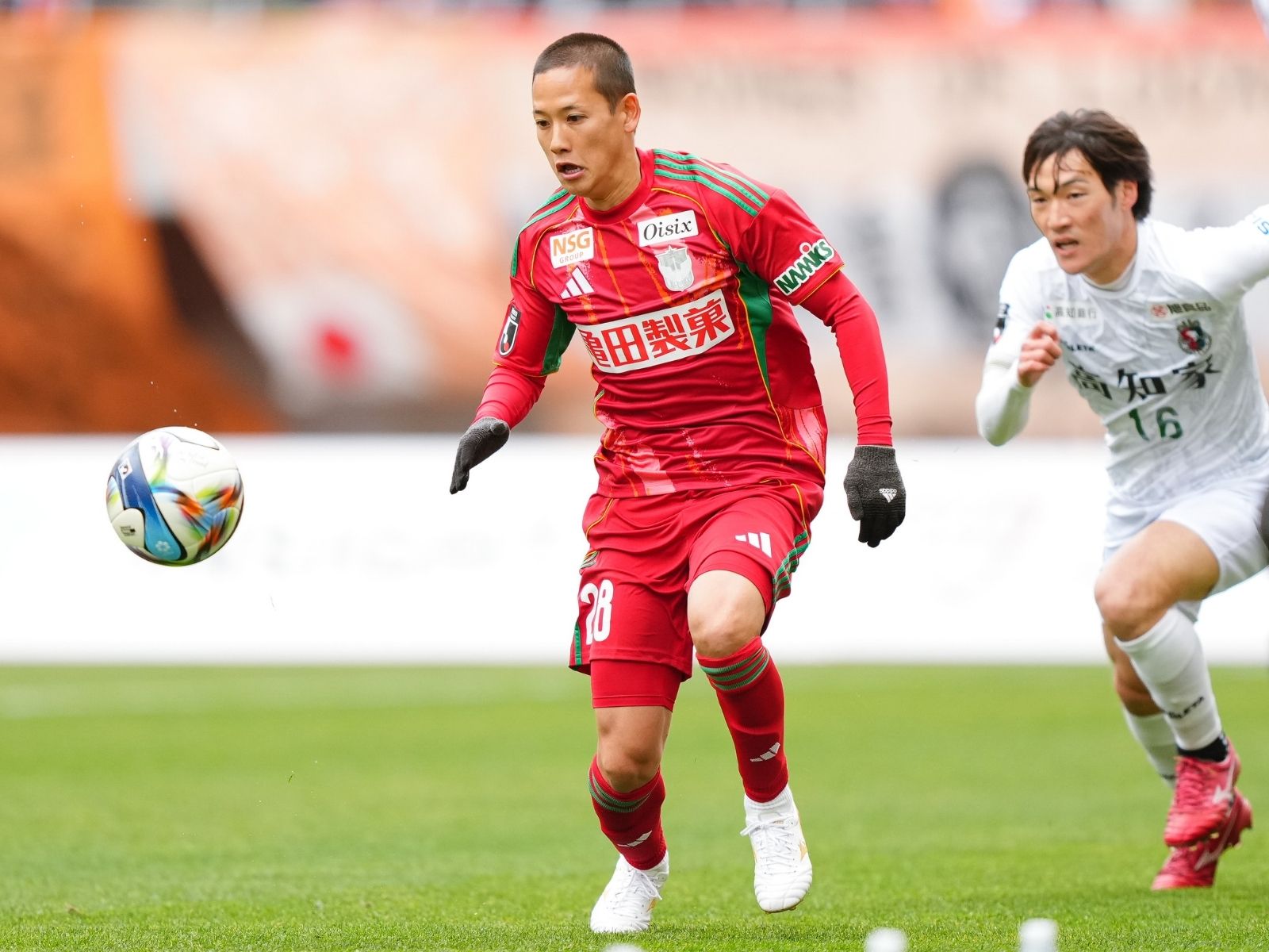 取り組む、相手陣内での崩し。注目は島村と森