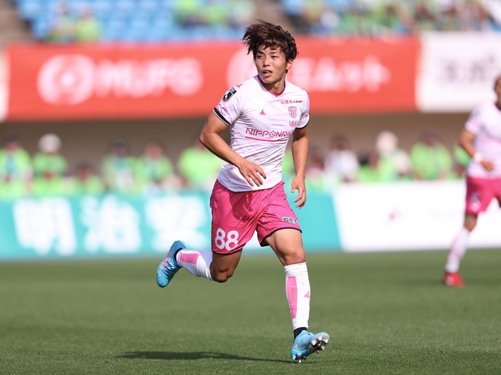 1点目はシュート性のクロス