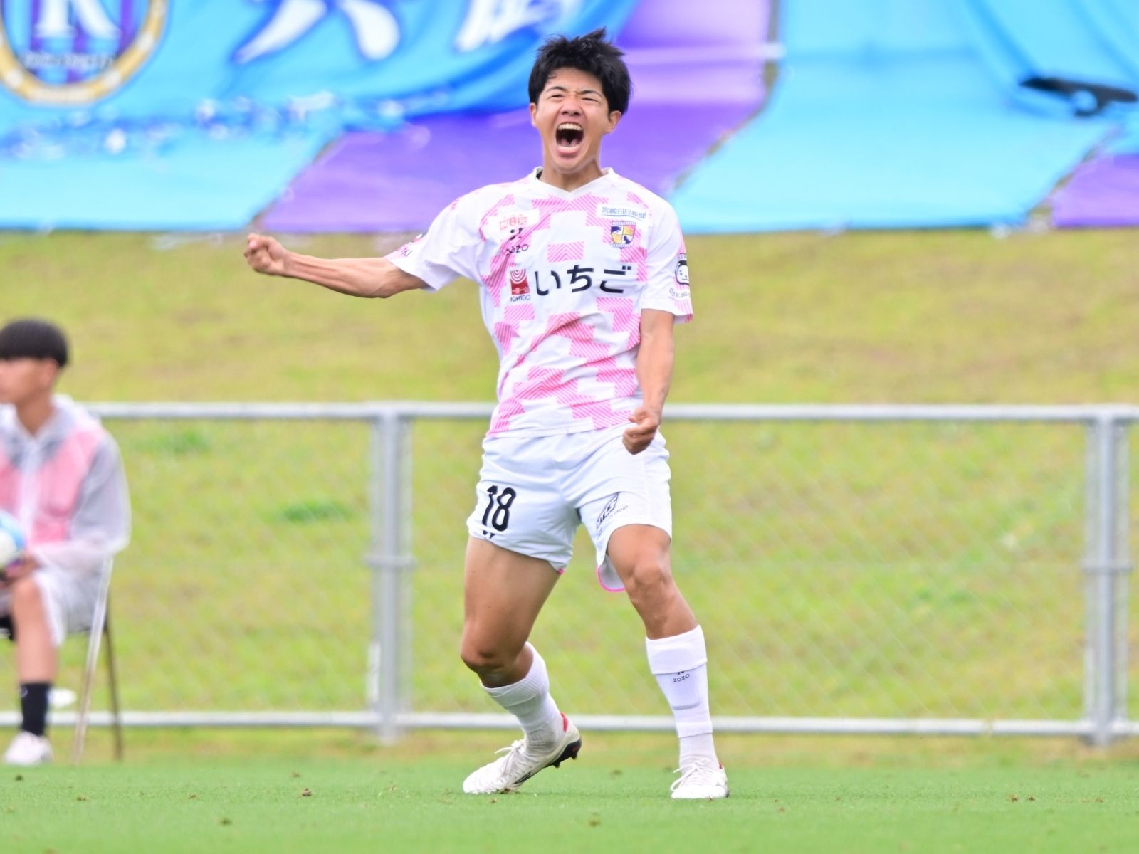 敗戦の中に収穫も。途中出場・佐藤が躍動
