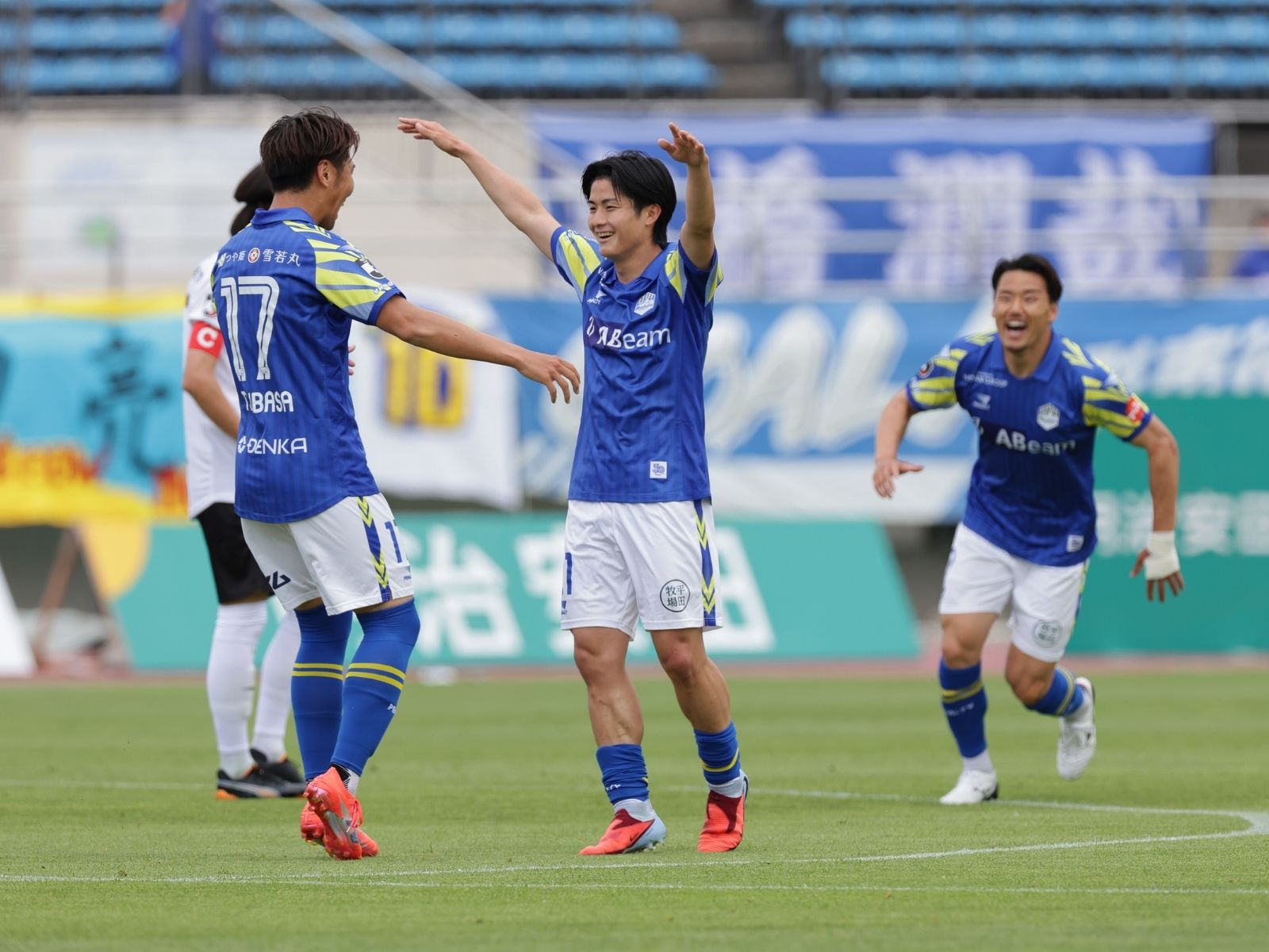 パッとこぼれた瞬間にGKが見えた