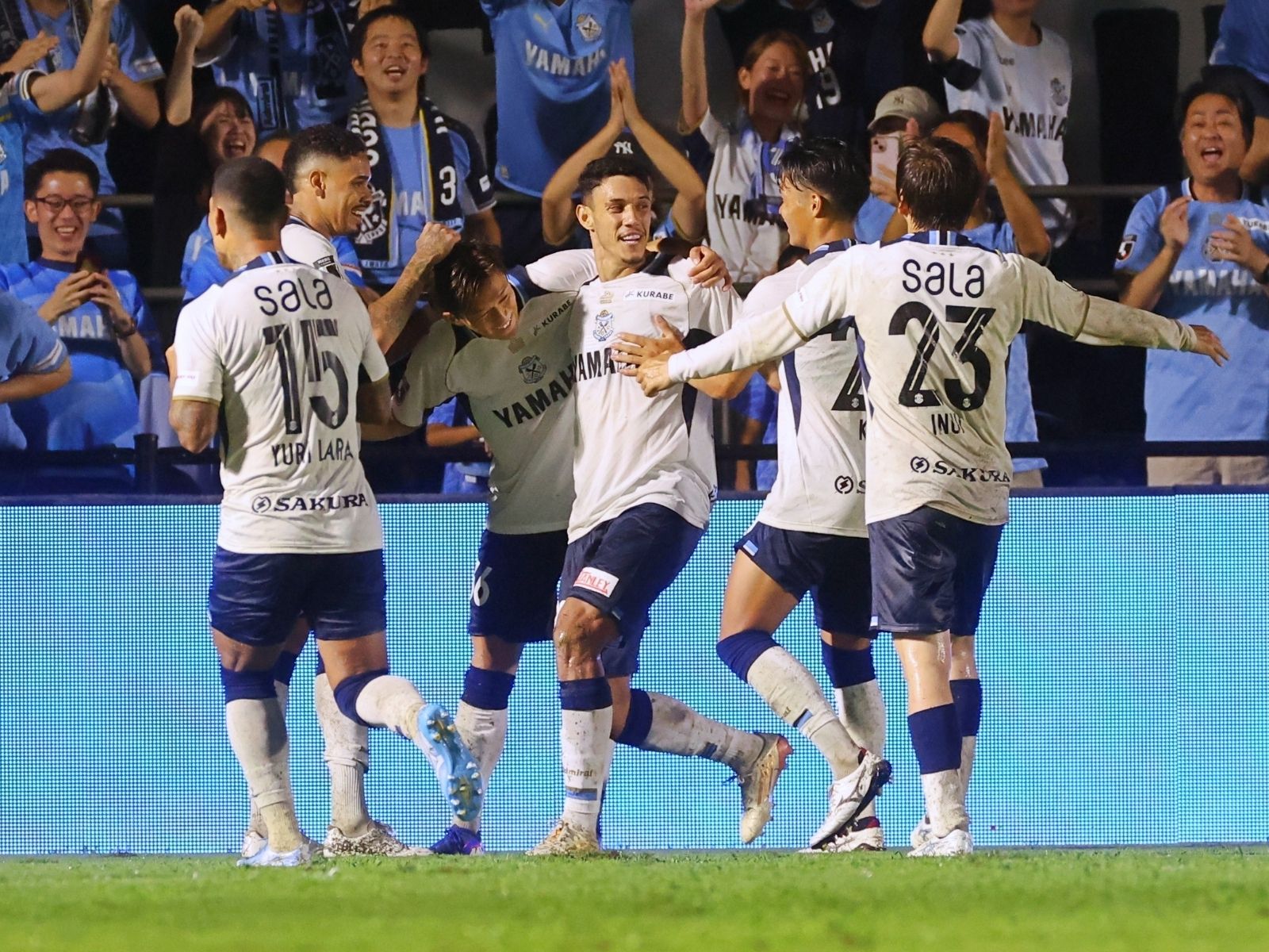 難しいピッチに対応。百戦錬磨の攻撃陣