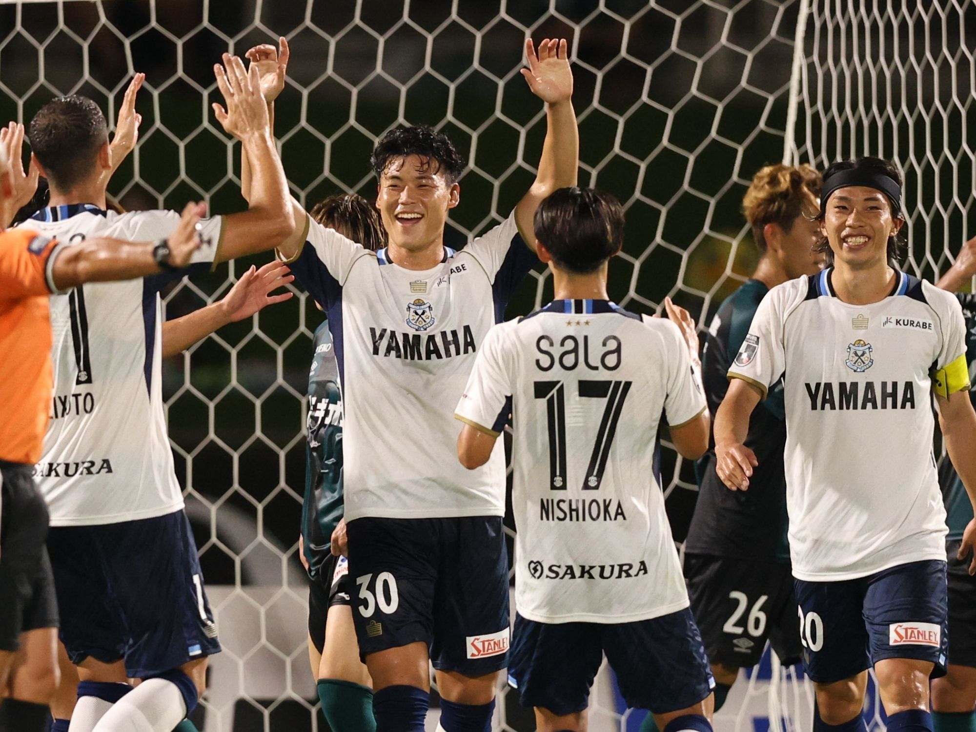 前半で決めた勝負。磐田が3得点快勝