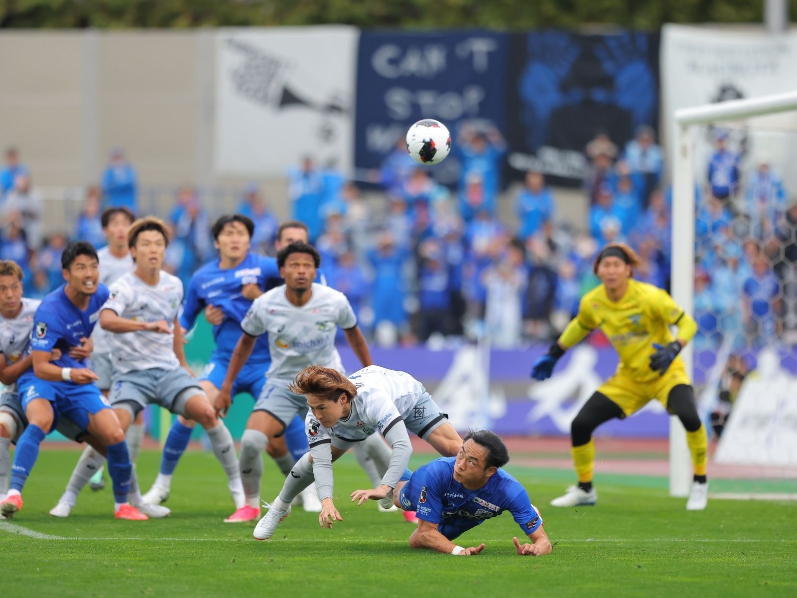 頭ですらすのは得意なプレー
